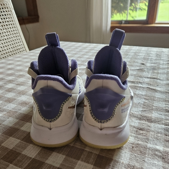 Nike LeBron Witness 5 White Light Zitron Youth Basketball Sneakers - Picture 5 of 8